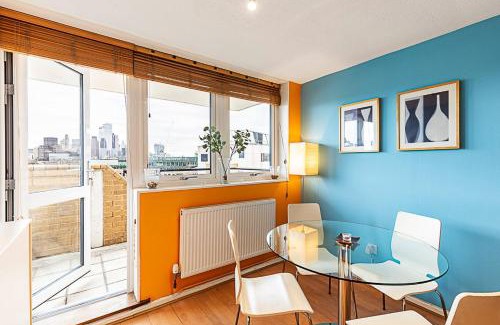 Farringdon Apartment | Chancery Lane Gem with Balcony and Lift