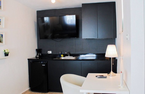 Ponce Centro Apartment | Chandelier 301