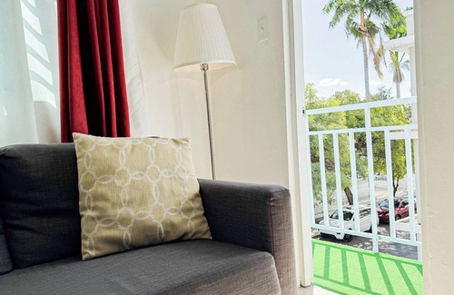 Ponce Centro Apartment | Chandelier 301