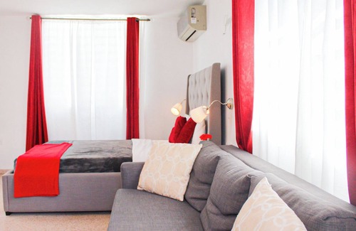 Ponce Centro Apartment | Chandelier 301
