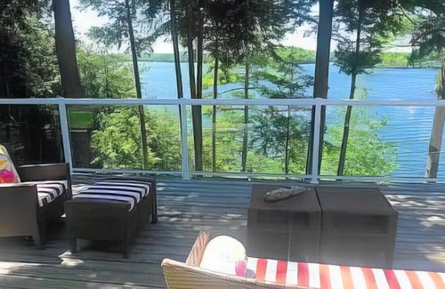 North Kawartha House | Chandos Lake Magic: Stunning Vistas, Beauty, and Sunsets
