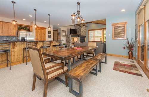 McHenry House | Changes in Altitude: Ski In/Ski Out, Hot Tub, Shared Fire Pit!