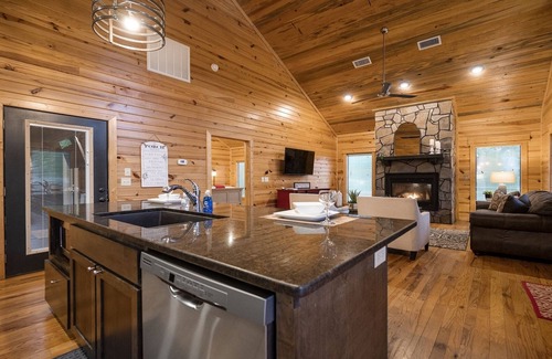 Broken Bow Cabin | Changes in Attitude - Relax, Unwind, Repeat🌞🌀w/Private Hot Tub, Pet Friendly
