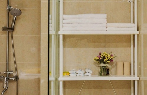 Zhong Shan Apartment | Changjiang Dong Metro Apartment