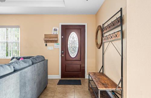 Tampa House | Channel Side Down Town Tampa Ybor Palmetto Beach with pickle ball court