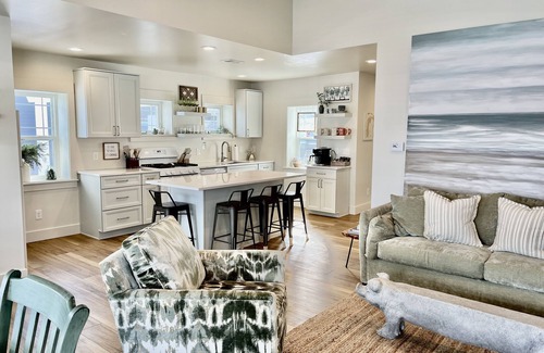 Bluffton House | Channel-Waterfront on Muskegon, Walk to the Beach, Lk Michigan, Watch the Ships