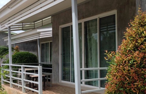 Khlong Khut Hotel | Chao Khun Resort
