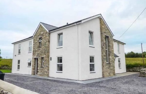 Elim Cottage | CHAPEL HOUSE, pet friendly, character holiday cottage in Llanddeusant