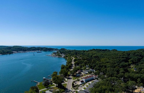 Holland House | Chapel Point