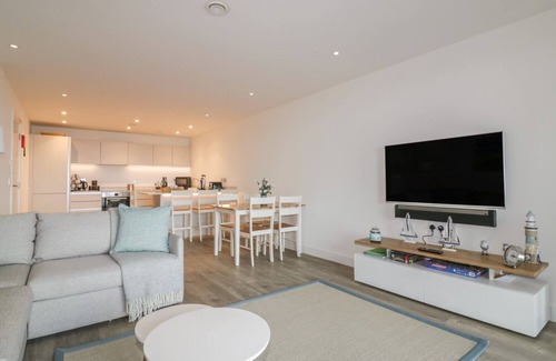 Perranporth Apartment | CHAPEL ROCK VIEW, THE DUNES, country holiday cottage in Perranporth