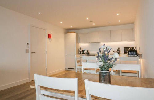 Perranporth Apartment | CHAPEL ROCK VIEW, THE DUNES, country holiday cottage in Perranporth