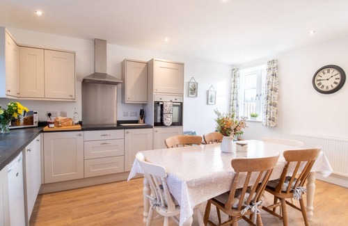 Ellastone House | Character Cottage Peak District & Alton Towers