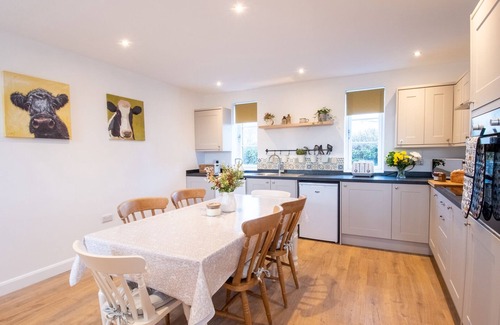 Ellastone House | Character Cottage Peak District & Alton Towers
