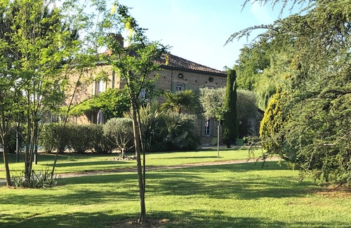 Parisot House | Character house with large pool