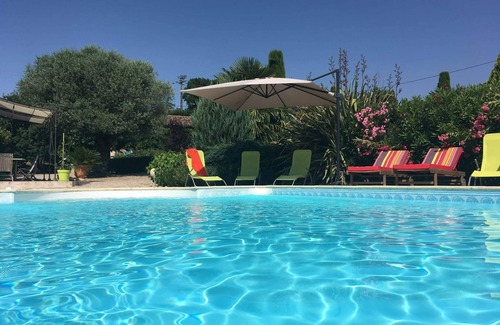 Parisot House | Character house with large pool
