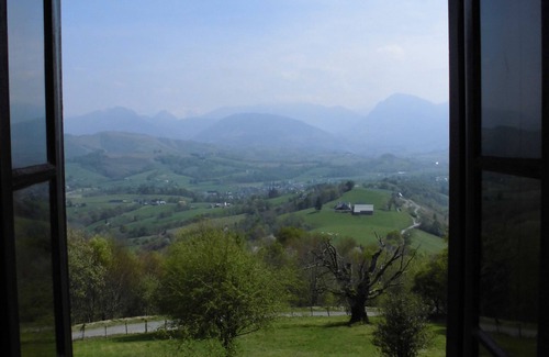 Aramits House | Character house with panoramic view of the mountains in a quiet serene