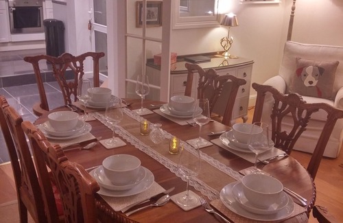 Shanklin Cottage | Character Stone Cottage, Heart of the Old Village,10 mins walk to the beach!