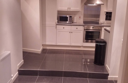 Shanklin Cottage | Character Stone Cottage, Heart of the Old Village,10 mins walk to the beach!