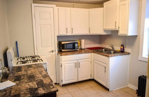 Lancaster House | Charismatic Downtown Apartment