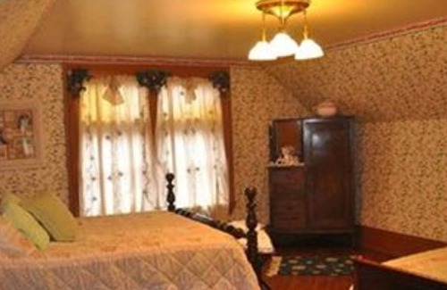 Leetonia Bed & Breakfast | Charles Nelson Schmick House