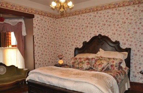 Leetonia Bed & Breakfast | Charles Nelson Schmick House