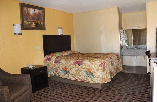 Broken Bow Hotel | Charles Wesley Motor Lodge