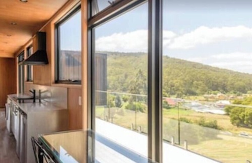 Dover Cabin | Charlie's Lookout- Cute and compact with stunning panoramic views