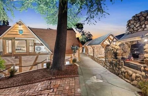 Newhall House | Charlie - Six Flags, Universal, LAX, Priv. Studio