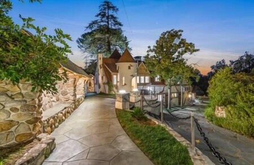 Newhall House | Charlie - Six Flags, Universal, LAX, Priv. Studio