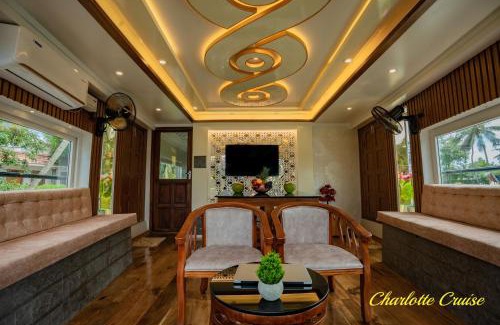 Alappuzha Boat Rental | Charlotte Cruise House Boat