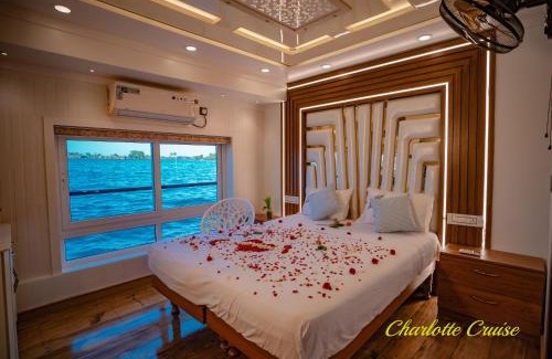 Alappuzha Boat Rental | Charlotte Cruise House Boat