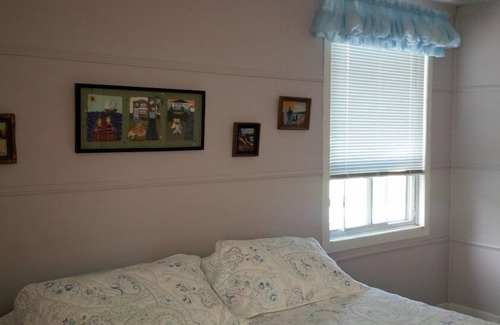 Georgina Cottage | Charlotte's Cottage-Lake Simcoe - KeswicknA perfect Lake vacation!