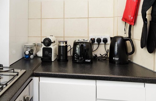 Southsea Apartment | Charlotte's Place Orchard Garden Apartment