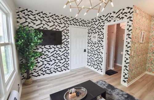 Bowling Green House | Charlotte tiny Home getaway 5 min to lake Wylie