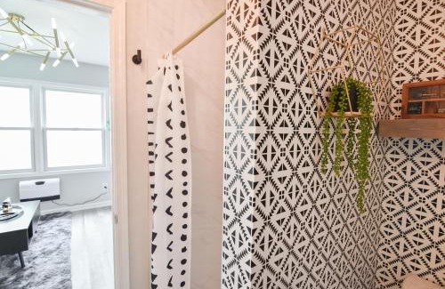 Bowling Green House | Charlotte tiny Home getaway 5 min to lake Wylie