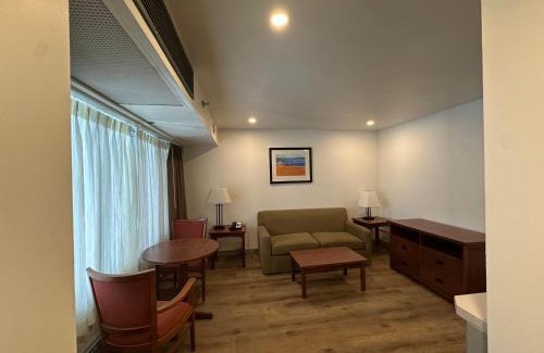 Queens Square Hotel | Charlottetown Inn & Conference Centre