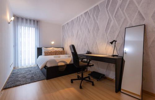Lumiar Apartment | Charm 3BDR Apartment W/Balcony by LovelyStay