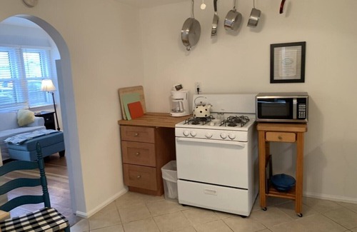 Cheyenne Apartment | Charm and Comfort only 3 Blocks from Cheyenne Med Center & Downtown