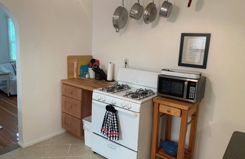 Cheyenne Apartment | Charm and Comfort only 3 Blocks from Cheyenne Med Center & Downtown