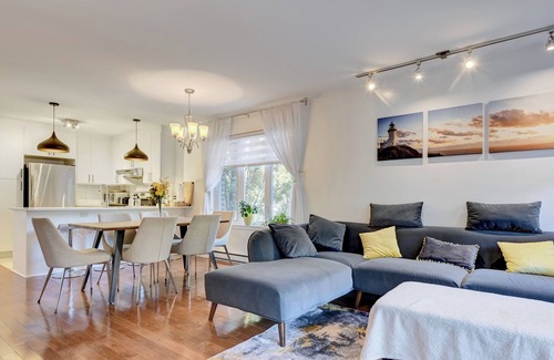 Pointe-Saint-Charles Condo | - CHARM, COMFORT, AND IDEAL LOCATION - COZY CONDO IN VERDUN - ALL INCLUSIVE!