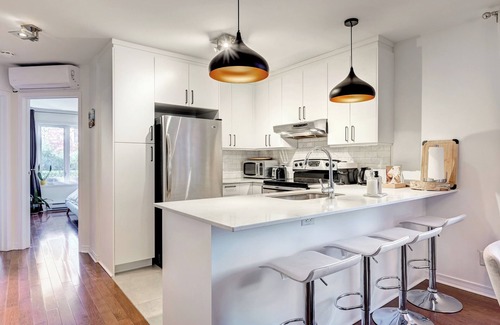 Pointe-Saint-Charles Condo | - CHARM, COMFORT, AND IDEAL LOCATION - COZY CONDO IN VERDUN - ALL INCLUSIVE!