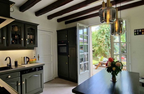 Sainte-Genevieve-les-Gasny House | CHARMING HOUSE, quiet, sleeps 9, 5 BEDROOMS/4 BATHROOMS - 3mn GIVERNY