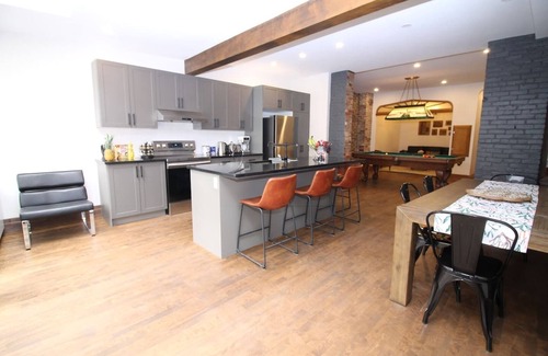 Hochelaga-Maisonneuve Apartment | Charm & Luxury Vacation Headquarters to Downtown!
