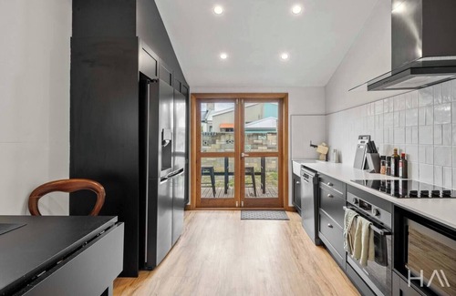 Invermay House | Charm on Forster – Great for Groups & Pet Lovers