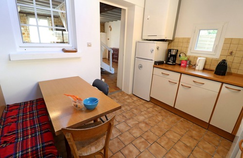 Mennecy House | Charmande house with small private garden