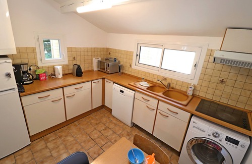 Mennecy House | Charmande house with small private garden