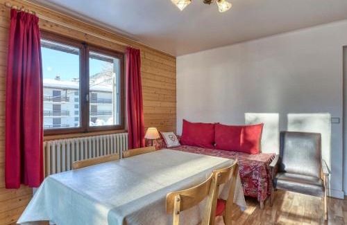Megeve Apartment | Charmant 2 pièces à Megève, proche du centre et des télécabines, avec balcon et parking - FR-1-453-120