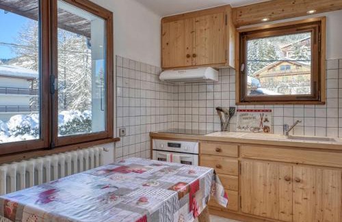 Megeve Apartment | Charmant 2 pièces à Megève, proche du centre et des télécabines, avec balcon et parking - FR-1-453-120