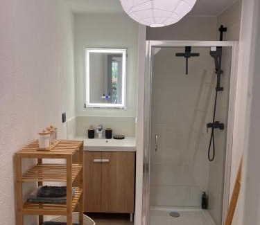 Bourg-Saint-Andeol Apartment | Charmant appartement rénové