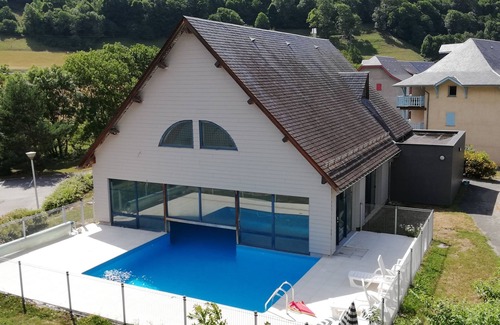 Arreau Apartment | Charmant apt T3 Duplex Avec Piscine et Aire de Jeux, Parking Privé
